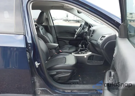 2019 Jeep Compass Latitude 4X4 z USA, uszkodzony, nr VIN 3C4NJDBB7KT596903